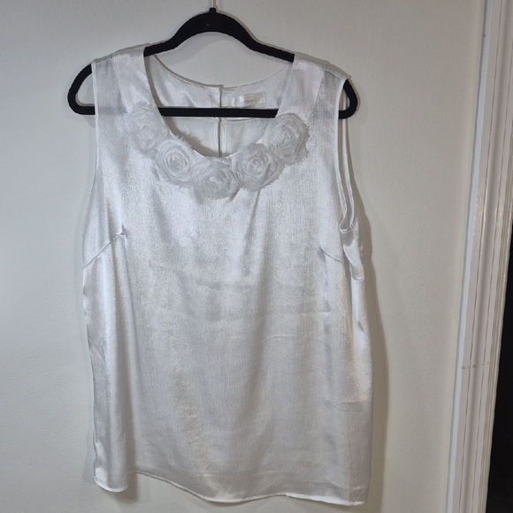 dressbarn Tops - Dressbarn Women Plus 1X White Tank Top with Floral Accents